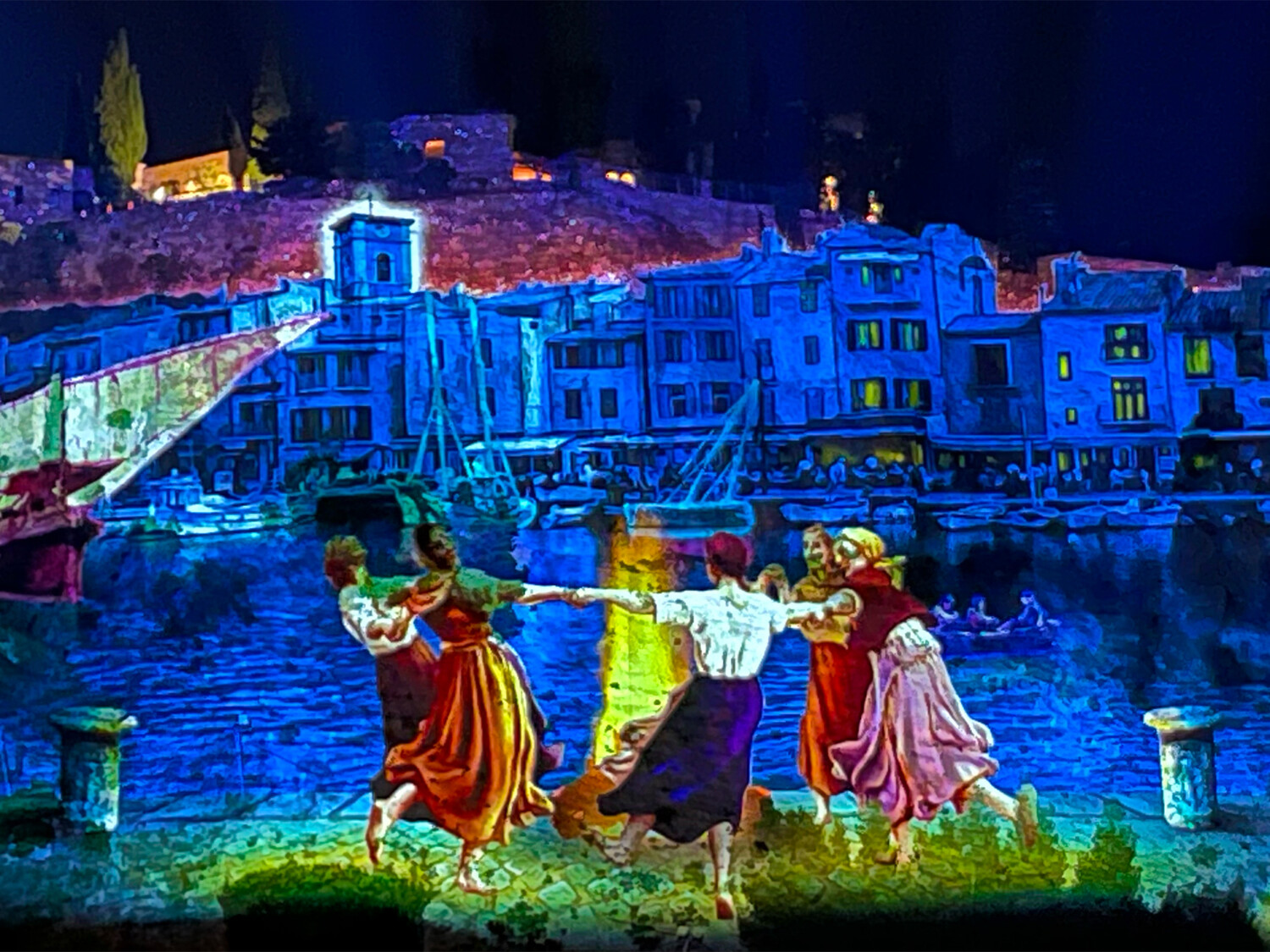 Les traditions à Cassis avec la Saint-Jean et la Fête des Pêcheurs.