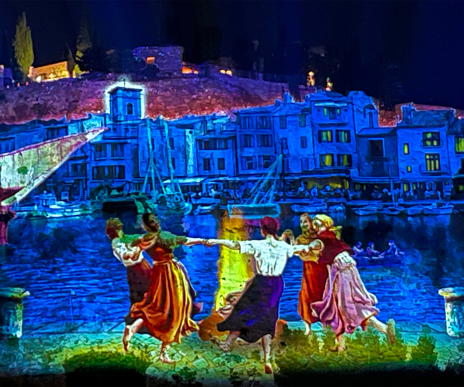 Les traditions à Cassis avec la Saint-Jean et la Fête des Pêcheurs.