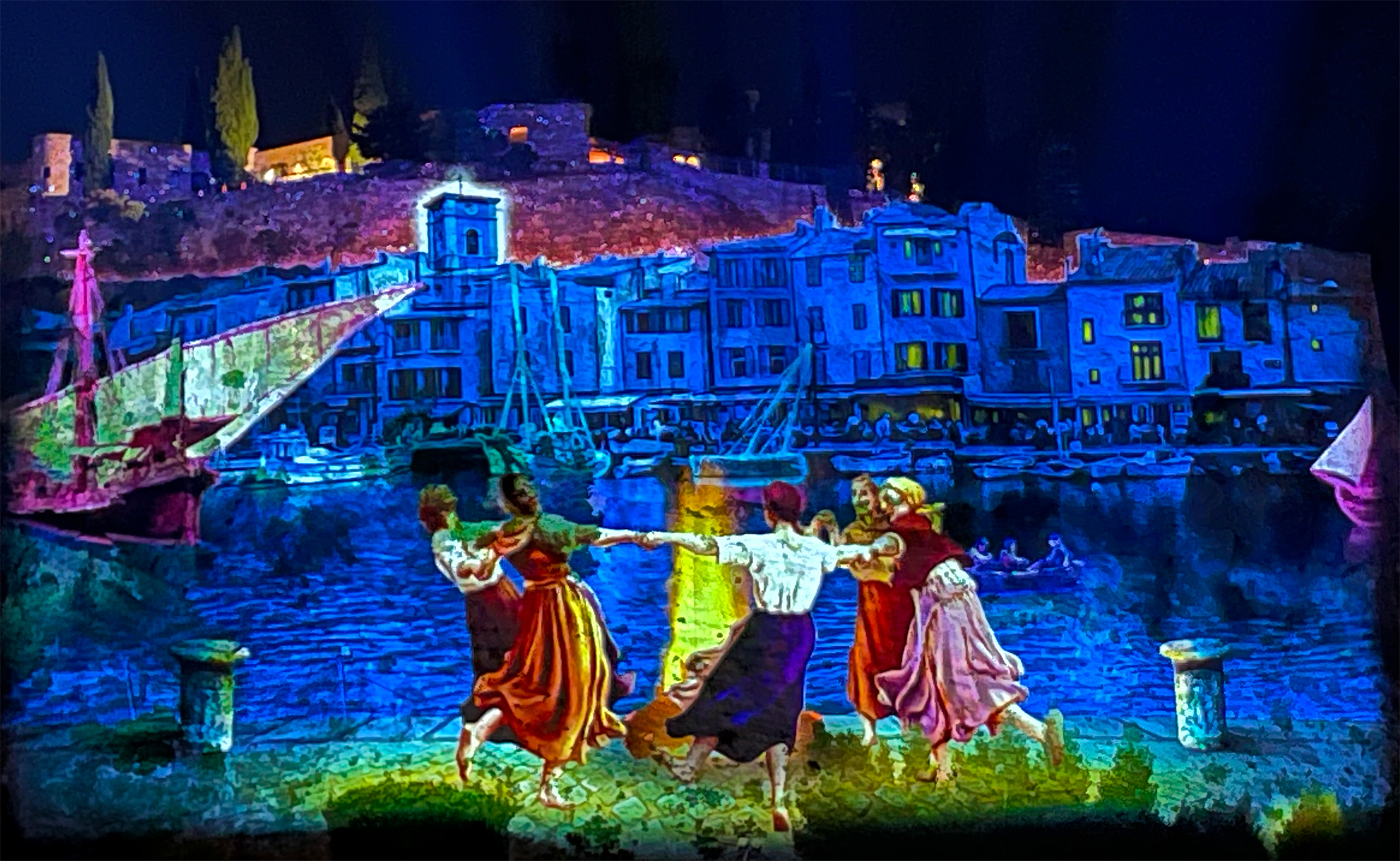 Les traditions à Cassis avec la Saint-Jean et la Fête des Pêcheurs.
